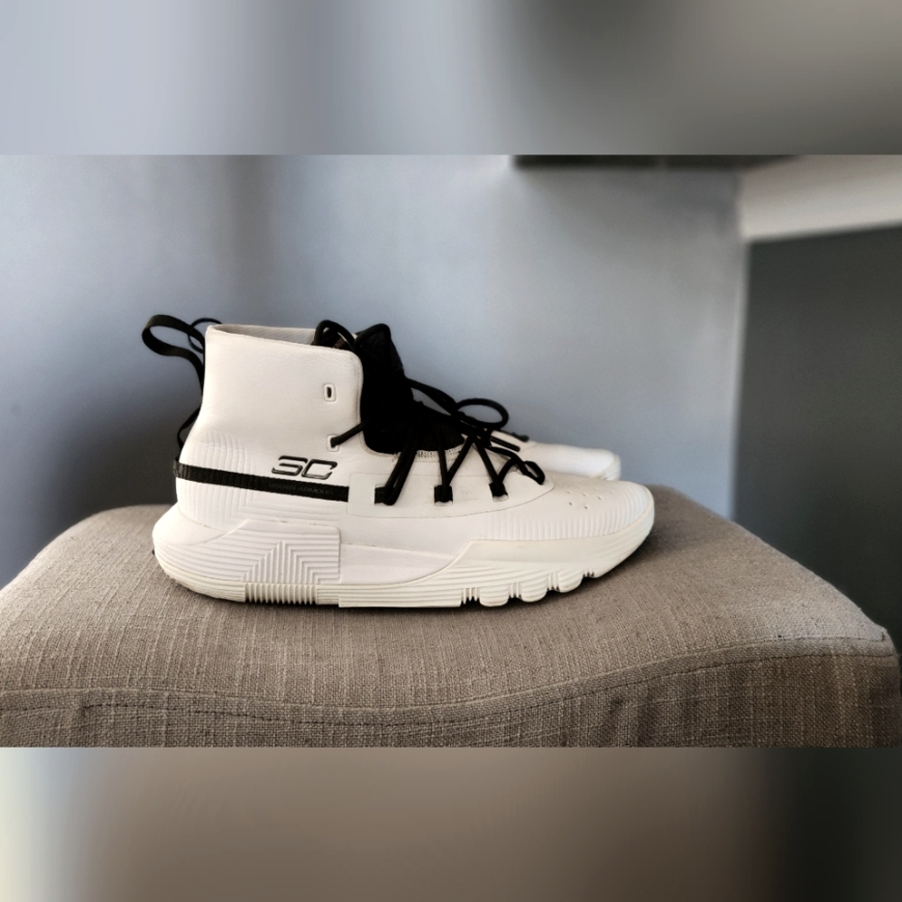 Curry size 8 great condition worn very little